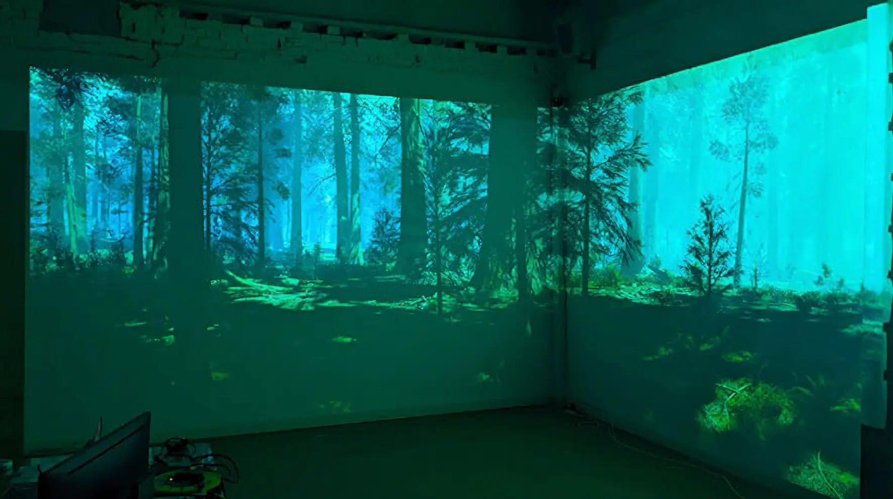 Holosphere Standardizes on Scalable Display for CAVE Virtual Reality Solutions