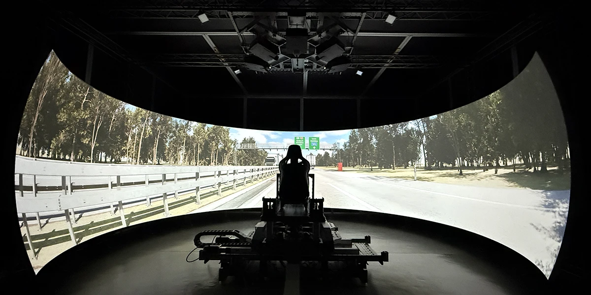 Vector Simulations and Scalable Display Deliver Fully Immersive Automotive Driving Simulator